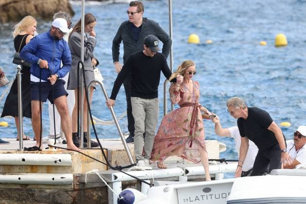 Cannes - Adrien Brody and Georgina Chapman At Eden Roc Adrien Brody and his girlfriend Georgina Chapman leave Eden Roc hotel, in Cap d Antibes, France on May 23, 2025, during Cannes Film Festival. Photo by ABACAPRESS.COM Cap d Antibes France  Copyright: xABACAx