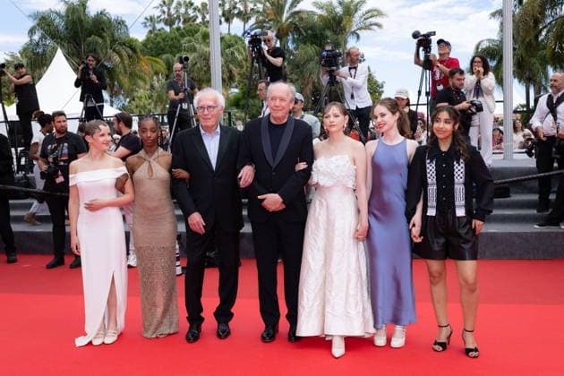 Cannes - The Young Mother Home Red Carpet Janaina Halloy, Lucie Laruelle, Luc Dardenne, Jean-Pierre Dardenne, Elsa Houben, Babette Verbeek and guest attend the The Young Mother s Home (Jeunes Meres) red carpet at the 78th annual Cannes Film Festival at Palais des Festivals on May 23, 2025 in Cannes, France. Photo by Shootpix ABACAPRESS.COM Cannes France  Copyright: xShootPix ABACAx