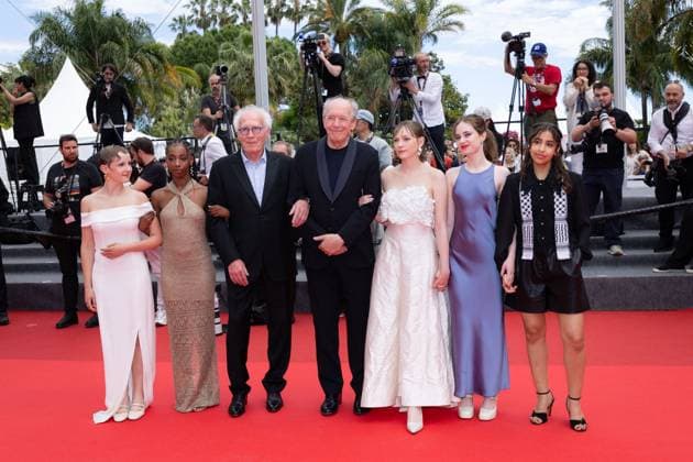 Cannes - The Young Mother Home Red Carpet Janaina Halloy, Lucie Laruelle, Luc Dardenne, Jean-Pierre Dardenne, Elsa Houben, Babette Verbeek and guest attend the The Young Mother s Home (Jeunes Meres) red carpet at the 78th annual Cannes Film Festival at Palais des Festivals on May 23, 2025 in Cannes, France. Photo by Shootpix ABACAPRESS.COM Cannes France  Copyright: xShootPix ABACAx