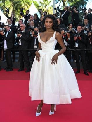 Cannes, Italy: Cannes, 78th Cannes Film Festival 2025 - Evening 11 - Red Carpet of the Film THE MASTERMIND In the photo Simone Ashley Cannes Italy  - ZUMAp169 20250523_zea_p169_479 Copyright: xSimonexComix