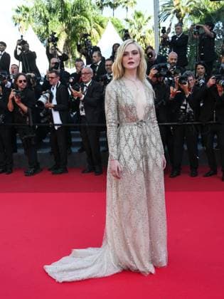 Cannes, Italy: Cannes, 78th Cannes Film Festival 2025 - Evening 11 - Red Carpet of the Film THE MASTERMIND In the photo Elle Fanning Cannes Italy  - ZUMAp169 20250523_zea_p169_486 Copyright: xSimonexComix