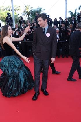 Cannes - The Mastermind Red Carpet Alana Haim and Josh O Connor attend the The Mastermind red carpet at the 78th annual Cannes Film Festival at Palais des Festivals on May 23, 2025 in Cannes, France. Photo by Jerome Domine ABACAPRESS.COM Cannes France  Copyright: xDominexJerome ABACAx