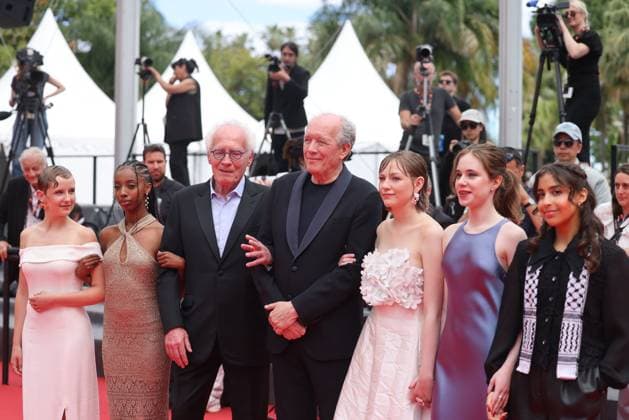 J Montée des marches du film Jeunes mères lors du 78ème Festival International du Film de Cannes Janaïna Halloy, Lucie Laruelle, Jean Pierre Dardenne, Luc Dardenne, Babette Verbeek, Elsa Houben, Guest Montée des marches du film Jeunes mères lors du 78ème Festival International du Film de Cannes, au Palais des Festivals à Cannes Le 23 mai 2025 Jacovides Moreau Bestimage Red carpet for the movie Jeunes mères during the 78th Cannes International Film Festival at the Palais des Festivals in Cannes, France On may 23th 2025 Cannes France  Copyright: xJACOVIDES-MOREAUx xBESTIMAGExJACOVIDES-MOREAUx xBESTIMAGEx