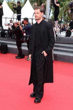 J Montée des marches du film Jeunes mères lors du 78ème Festival International du Film de Cannes Lukas Dhont Montée des marches du film Jeunes mères lors du 78ème Festival International du Film de Cannes, au Palais des Festivals à Cannes Le 23 mai 2025 Jacovides Moreau Bestimage Red carpet for the movie Jeunes mères during the 78th Cannes International Film Festival at the Palais des Festivals in Cannes, France On may 23th 2025 Cannes France  Copyright: xJACOVIDES-MOREAUx xBESTIMAGExJACOVIDES-MOREAUx xBESTIMAGEx