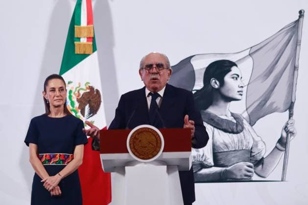 Mexico™s President Claudia Sheinbaum Holds Briefing Pablo Gomez, head of the Financial Intelligence Unit, speaks during a news conference about the Florida Civil Court ruling that Genaro Garcia Luna and Linda Cristina Pereira will have to return public money at National Palace. on May 23, 2025 in Mexico City, Mexico. (Photo by Carlos Santiago Eyepix Group) Copyright: xCarlosxSantiago xEyepixxGroupx CS_23052025_156191