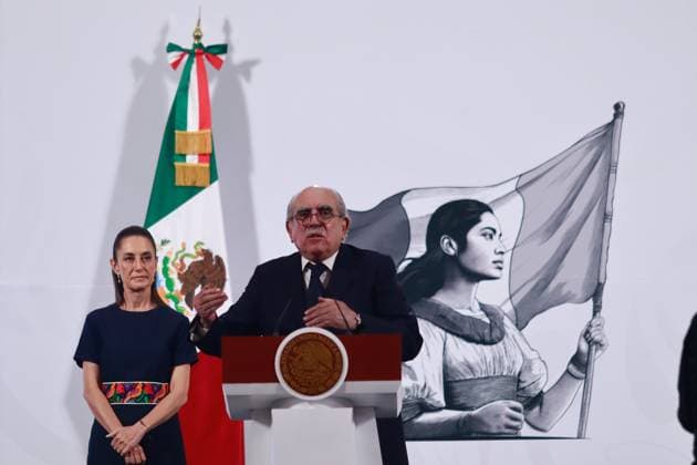Mexico™s President Claudia Sheinbaum Holds Briefing Pablo Gomez, head of the Financial Intelligence Unit, speaks during a news conference about the Florida Civil Court ruling that Genaro Garcia Luna and Linda Cristina Pereira will have to return public money at National Palace. on May 23, 2025 in Mexico City, Mexico. (Photo by Carlos Santiago Eyepix Group) Copyright: xCarlosxSantiago xEyepixxGroupx CS_23052025_156199