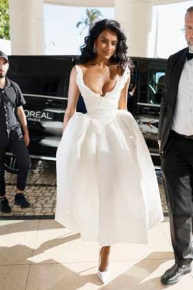Cannes Simone Ashley is spotted at Hotel Martinez MP Simone Ashley is spotted at Hotel Martinez ahead the 78th annual Cannes Film Festival on May 23, 2025 in Cannes, France. Photo by Marco Piovanotto ABACAPRESS.COM  Copyright: xPiovanottoxMarco ABACAx