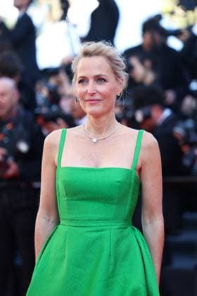 78eme Festival International du Film de Cannes Montée des marches du film The Masterlmind 78th International Cannes Film Festival Red carpet for The Mastermind movie 445037 2025 05 23 France Anderson, Gillian  Copyright: xIvankaxVoisinx xStarfacex STAR_445037_021