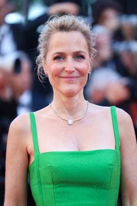 78eme Festival International du Film de Cannes Montée des marches du film The Masterlmind 78th International Cannes Film Festival Red carpet for The Mastermind movie 445037 2025 05 23 France Anderson, Gillian  Copyright: xIvankaxVoisinx xStarfacex STAR_445037_032