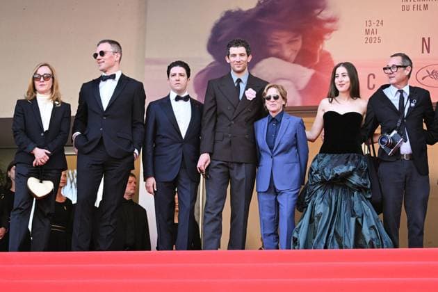 Cannes The Mastermind Premiere AM Amy Roth, Neil Kopp, John Magaro, Josh O Connor, Kelly Reichardt, Alana Haim, Anish Savjani, Christopher Blauvelt and a guest attending The Mastermind Premiere in Cannes, France on May 23, 2025 as part of the 78th Cannes Film Festival. Photo by Aurore Marechal ABACAPRESS.COM Cannes France  Copyright: xMarechalxAurore ABACAx