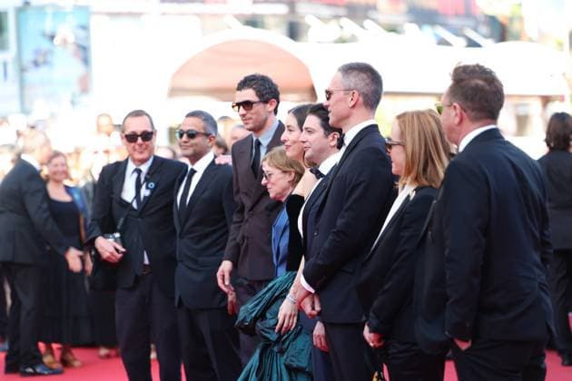 78eme Festival International du Film de Cannes Montée des marches du film The Masterlmind 78th International Cannes Film Festival Red carpet for The Masterlmind movie 445037 2025 05 23 France Haim, Alana O Connor, Josh  Copyright: xIvankaxVoisinx xStarfacex STAR_445037_087
