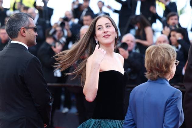 78eme Festival International du Film de Cannes Montée des marches du film The Masterlmind 78th International Cannes Film Festival Red carpet for The Mastermind movie 445037 2025 05 23 France Haim, Alana  Copyright: xIvankaxVoisinx xStarfacex STAR_445037_098