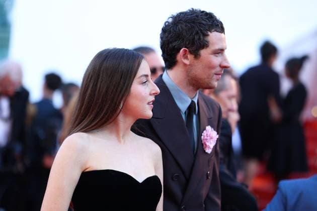 78eme Festival International du Film de Cannes Montée des marches du film The Masterlmind 78th International Cannes Film Festival Red carpet for The Masterlmind movie 445037 2025 05 23 France Haim, Alana O Connor, Josh  Copyright: xIvankaxVoisinx xStarfacex STAR_445037_109