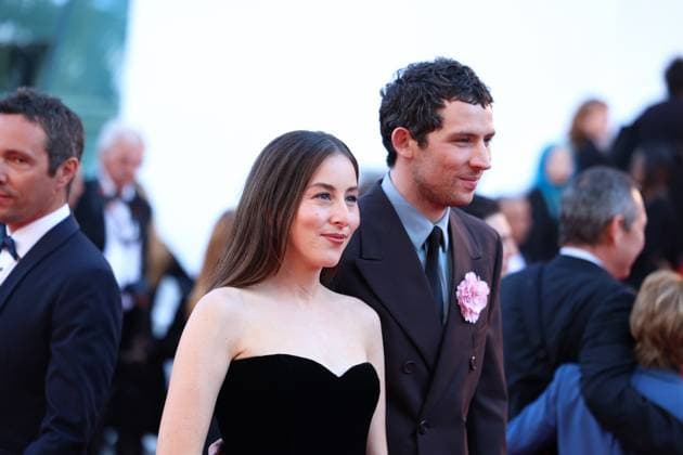 78eme Festival International du Film de Cannes Montée des marches du film The Masterlmind 78th International Cannes Film Festival Red carpet for The Masterlmind movie 445037 2025 05 23 France Haim, Alana O Connor, Josh  Copyright: xIvankaxVoisinx xStarfacex STAR_445037_110
