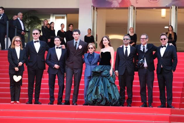 78eme Festival International du Film de Cannes Montée des marches du film The Masterlmind 78th International Cannes Film Festival Red carpet for The Masterlmind movie 445037 2025 05 23 France Haim, Alana O Connor, Josh Reichardt, Kelly  Copyright: xIvankaxVoisinx xStarfacex STAR_445037_111
