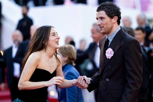 M Montée des marches du film The Mastermind lors du 78ème Festival International du Film de Cannes Alana Haim, Josh O Connor Montée des marches du film The Mastermind lors du 78ème Festival International du Film de Cannes, au Palais des Festivals à Cannes Le 23 mai 2025 Jacovides Moreau Bestimage Red carpet for the movie The Mastermind during the 78th Cannes International Film Festival at the Palais des Festivals in Cannes, France On may 23th 2025 Cannes France  Copyright: xJACOVIDES-MOREAUx xBESTIMAGExJACOVIDES-MOREAUx xBESTIMAGEx