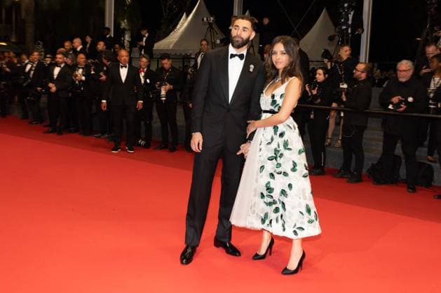 B Karim Benzema et sa compagne Lyna Khoudri lors de la montée des marches du film 13 jours 13 nuits lors du 78ème Festival International du Film de Cannes Karim Benzema and his companion Lyna Khoudri during the walk up the steps for the movie 13 jours 13 nuits during the 78th Cannes International Film Festival On may 23th 2025 Cannes France Jacovides Moreau Bestimage Red carpet for the movie 13 jours 13 nuits during the 78th Cannes International Film Festival at the Palais des Festivals in Cannes, France On may 23th 2025 Cannes France  Copyright: xOLIVIERxBORDEx xBESTIMAGExOLIVIERxBORDEx xBESTIMAGEx