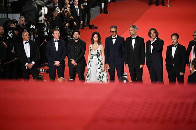 78eme Festival International du Film de Cannes Montée des marches du film 13 jours 13 nuits 78th International Cannes Film Festival Red carpet for 13 jours 13 nuits movie 445044 2025 05 23 France Khoudri, Lyna Bida, Mohamed Zem, Roschdy  Copyright: xSergexArnalx xStarfacex STAR_445044_028