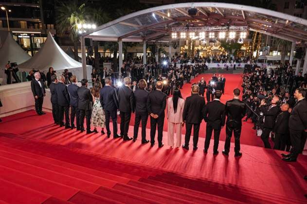 78eme Festival International du Film de Cannes Montée des marches du film 13 jours 13 nuits 78th International Cannes Film Festival Red carpet for 13 jours 13 nuits movie 445044 2025 05 23 France Khoudri, Lyna Bida, Mohamed Zem, Roschdy  Copyright: xSergexArnalx xStarfacex STAR_445044_034
