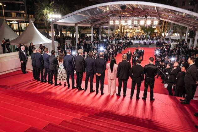 78eme Festival International du Film de Cannes Montée des marches du film 13 jours 13 nuits 78th International Cannes Film Festival Red carpet for 13 jours 13 nuits movie 445044 2025 05 23 France Khoudri, Lyna Bida, Mohamed Zem, Roschdy  Copyright: xSergexArnalx xStarfacex STAR_445044_035