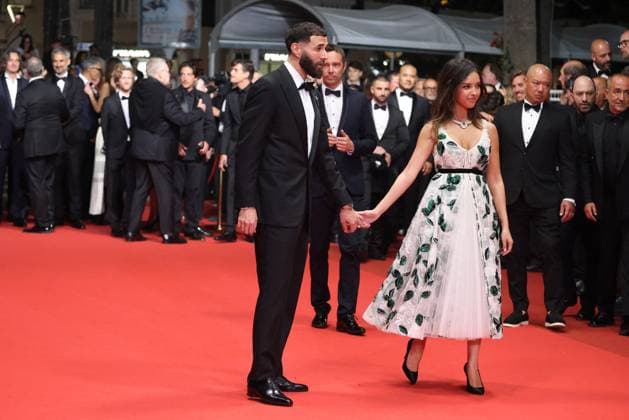 J Karim Benzema et sa compagne Lyna Khoudri lors de la montée des marches du film 13 jours 13 nuits lors du 78ème Festival International du Film de Cannes Karim Benzema and his companion Lyna Khoudri during the walk up the steps for the movie 13 jours 13 nuits during the 78th Cannes International Film Festival On may 23th 2025 Cannes France Jacovides Moreau Bestimage Red carpet for the movie 13 jours 13 nuits during the 78th Cannes International Film Festival at the Palais des Festivals in Cannes, France On may 23th 2025 Cannes France  Copyright: xJACOVIDES-MOREAUx xBESTIMAGExJACOVIDES-MOREAUx xBESTIMAGEx