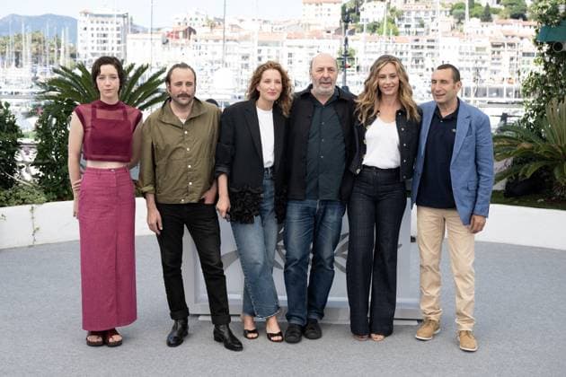 Cannes - La venue de l’avenir photocall DN Sara Giraudeau, Vincent Macaigne, Julia Piaton, Cedric Klapisch, Cecile De France and Zinedine Souale during the La venue de l’avenir (Colours Of Time) photocall at the 78th annual Cannes Film Festival at Palais des Festivals on May 23, 2025 in Cannes, France.Photo by David NIVIERE ABACAPRESS.COM CANNES France  Copyright: xNivierexDavid ABACAPRESS.COMx