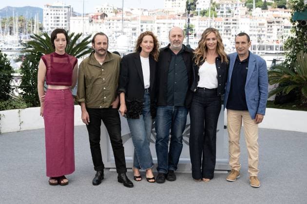 Cannes - La venue de l’avenir photocall DN Sara Giraudeau, Vincent Macaigne, Julia Piaton, Cedric Klapisch, Cecile De France and Zinedine Souale during the La venue de l’avenir (Colours Of Time) photocall at the 78th annual Cannes Film Festival at Palais des Festivals on May 23, 2025 in Cannes, France.Photo by David NIVIERE ABACAPRESS.COM CANNES France  Copyright: xNivierexDavid ABACAPRESS.COMx