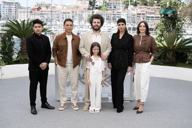 Cannes - Zan O Bacheh photocall DN Sinan Mohebi, Payman Maadi, Arshida Dorostkar, Parinaz Izadyar and Soha Niasti pose during the Zan O Bacheh (Woman And Child) photocall at the 78th annual Cannes Film Festival at Palais des Festivals on May 23, 2025 in Cannes, France.Photo by David NIVIERE ABACAPRESS.COM CANNES France  Copyright: xNivierexDavid ABACAPRESS.COMx