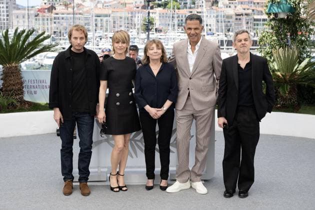 Cannes - Moi qui t’aimas photocall DN Sacha Sperling, Marina Fois, Diane Kurys, Roschdy Zem and Thierry De Peretti attend the Moi qui t’aimas photocall at the 78th annual Cannes Film Festival at Palais des Festivals on May 23, 2025 in Cannes, France.Photo by David NIVIERE ABACAPRESS.COM CANNES France  Copyright: xNivierexDavid ABACAPRESS.COMx