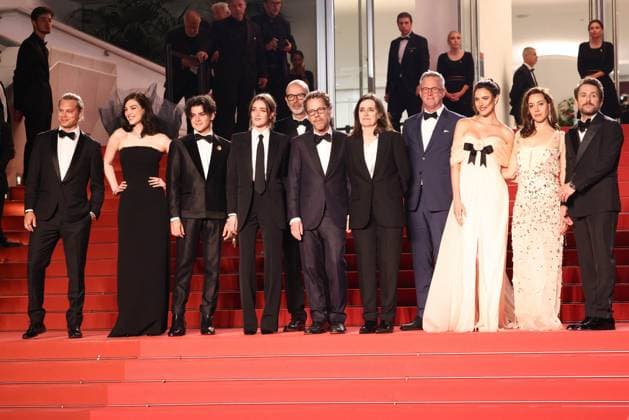 Cannes - Honey Don t Screening JD Jacnier, Talia Ryder, Eric Fellner, Ethan Coen, Robert Graf, Margaret Qualley, Aubrey Plaza and Charlie Day attend the Honey Don t red carpet at the 78th annual Cannes Film Festival at Palais des Festivals on May 23, 2025 in Cannes, France. Photo by Jerome Domine ABACAPRESS.COM Cannes France  Copyright: xDominexJerome ABACAx