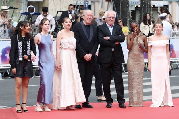 Cannes - Jeunes Meres Screening JD Babette Verbeek, Elsa Houben, Jean-Pierre Dardenne, Luc Dardenne, Lucie Laruelle and Janaïna Halloy attend the Jeunes Meres red carpet at the 78th annual Cannes Film Festival at Palais des Festivals on May 23, 2025 in Cannes, France. Photo by Jerome Domine ABACAPRESS.COM Cannes France  Copyright: xDominexJerome ABACAx