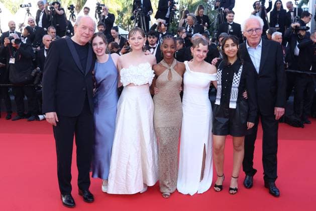 Cannes - Jeunes Meres Screening JD Luc Dardenne, guest, Janaïna Halloy, Lucie Laruelle, Elsa Houben, Babette Verbeek and Jean-Pierre Dardenne attend the Jeunes Meres red carpet at the 78th annual Cannes Film Festival at Palais des Festivals on May 23, 2025 in Cannes, France. Photo by Jerome Domine ABACAPRESS.COM Cannes France  Copyright: xDominexJerome ABACAx