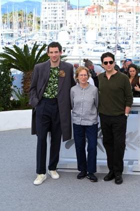 Cannes, France: Cannes, 78th Cannes Film Festival 2025, Photocall film: The Mastermind Pictured: Josh O Connor, Kelly Reichardt, John Magaro Cannes France  - ZUMAp169 20250524_zea_p169_347 Copyright: xTerenghi Ipax