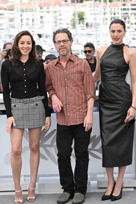 Cannes - Honey Don t Photocall Aubrey Plaza, Ethan Cohen and Margaret Qualley attending the photocall for Honey Don’t! in Cannes, France on May 24, 2025, as part of the 78th Cannes Film Festival. Photo by David Niviere ABACAPRESS.COM Cannes France  Copyright: xNivierexDavid ABACAPRESS.COMx