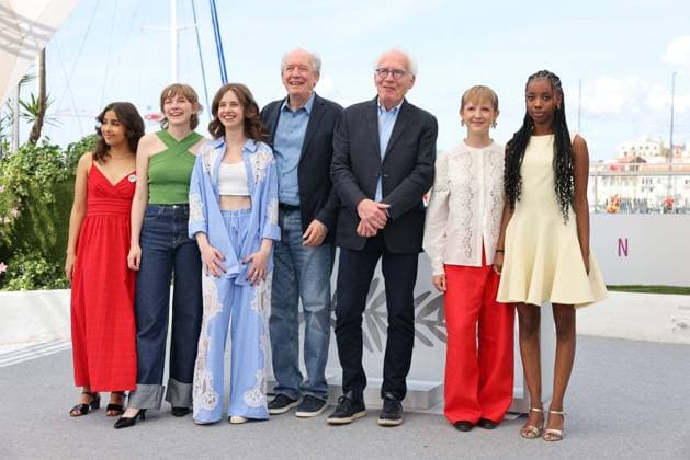 Cannes - Jeunes Meres Photocall Samia Hilmi, Elsa Houben, Babette Verbeek, Luc Dardenne, Jean-Pierre Dardenne, Janaïna Halloy and Lucie Laruelle pose during the Jeunes Mères photocall at the 78th annual Cannes Film Festival at Palais des Festivals on May 24, 2025 in Cannes, France. Photo by Shootpix ABACAPRESS.COM Cannes France  Copyright: xShootpix ABACAx