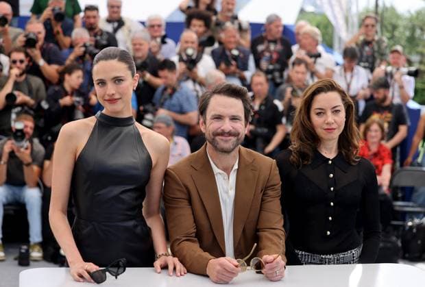 Margaret Qualley, Charlie Day et Aubrey Plaza Photocall du film Honey Don t lors du 78ème Festival International du Film de Cannes le 24 mai 2025 Jacovides Moreau Bestimage Photocall for the film Honey Don td during the 78th Cannes International Film Festival on May 24, 2025 unknown  Copyright: xJACOVIDES-MOREAUx xBESTIMAGExJACOVIDES-MOREAUx xBESTIMAGEx