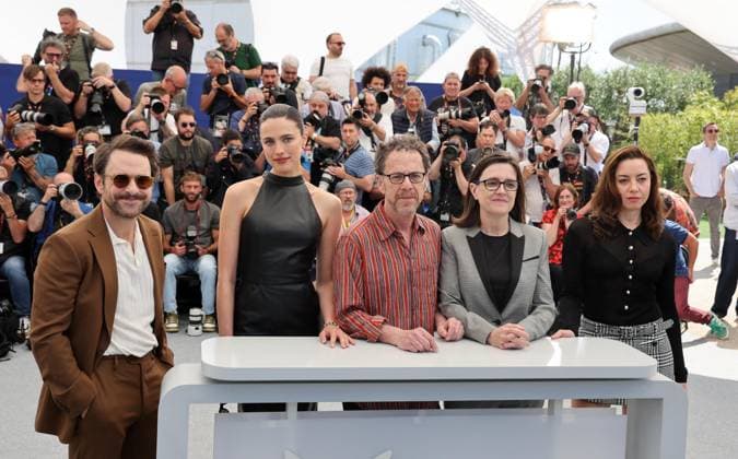 Charlie Day, Margaret Qualley, Ethan Coen, Tricia Cooke et Aubrey Plaza Photocall for the film Honey Don t during the 78th Cannes International Film Festival on May 24, 2025 Jacovides Moreau Bestimage Photocall for the film Honey Don td during the 78th Cannes International Film Festival on May 24, 2025 unknown  Copyright: xJACOVIDES-MOREAUx xBESTIMAGExJACOVIDES-MOREAUx xBESTIMAGEx