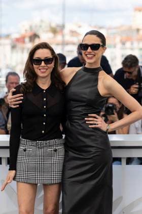 Photocall du film Honey don t lors du 78ème Festival International du Film de Cannes Aubrey Plaza et Margaret Qualley Photocall du film Honey Don t lors du 78ème Festival International du Film de Cannes le 24 mai 2025 Jacovides Moreau Bestimage Photocall for the film Honey Don td during the 78th Cannes International Film Festival on May 24, 2025 Cannes France  Copyright: xJACOVIDES-MOREAUx xBESTIMAGExJACOVIDES-MOREAUx xBESTIMAGEx
