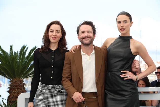Honey Don t! Photocall at the 78th Annual Cannes Film Festival Aubrey Plaza, Charlie Day and Margaret Qualley - Honey Don t! Photocall at the 78th Annual Cannes Film Festival in Cannes, France on May 24, 2025.  Copyright: x Chassery+Courdjix