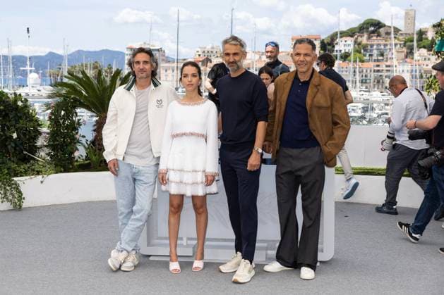 Photocall du film 13 Jours 13 Nuits lors du 78ème Festival International du Film de Cannes Dimitri Rassam, Lyna Khoudri, Martin Bourboulon, Roschdy Zem Photocall du film 13 Jours 13 Nuits lors du 78ème Festival International du Film de Cannes le 24 mai 2025 Jacovides Moreau Bestimage Photocall for the film 13 Jours 13 Nuits during the 78th Cannes International Film Festival on May 24, 2025 Cannes France  Copyright: xJACOVIDES-MOREAUx xBESTIMAGExJACOVIDES-MOREAUx xBESTIMAGEx