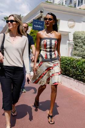 Cannes - Simone Ashley Poses On Croisette Simone Ashley leaves Hotel Martinez to take a stroll along Croisette during the 78th annual Cannes Film Festival on May 24, 2025 in Cannes, France. Photo by Marco Piovanotto ABACAPRESS.COM Cannes France  Copyright: xPiovanottoxMarco ABACAx