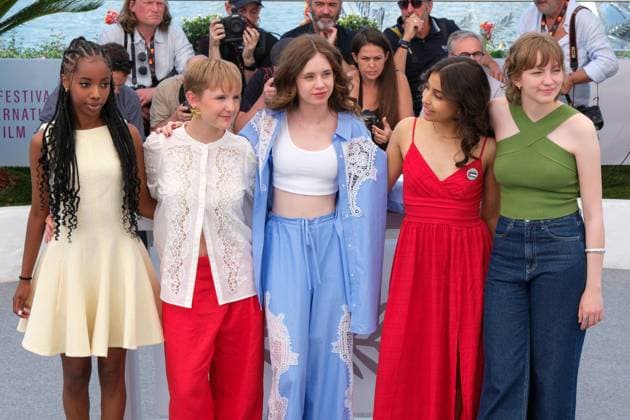 CELEBRITES : 78 eme Festival de Cannes photocalls 2025 - 24 05 2025 CANNES, FRANCE - MAY 24: Lucie Laruelle, JanaÃ¯na Halloy, Babette Verbeek, Samia Hilmi and Elsa Houben pose during the Jeunes Meres photocall at the 78th annual Cannes Film Festival at Palais des Festivals on May 24, 2025 in Cannes, France.  Copyright: xLUCAxCUTOLOx