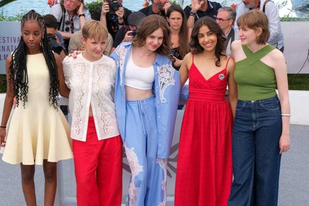 CELEBRITES : 78 eme Festival de Cannes photocalls 2025 - 24 05 2025 CANNES, FRANCE - MAY 24: Lucie Laruelle, JanaÃ¯na Halloy, Babette Verbeek, Samia Hilmi and Elsa Houben pose during the Jeunes Meres photocall at the 78th annual Cannes Film Festival at Palais des Festivals on May 24, 2025 in Cannes, France.  Copyright: xLUCAxCUTOLOx