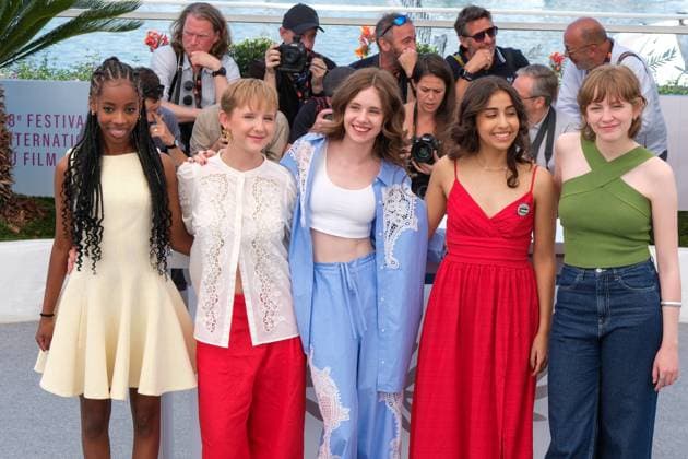 CELEBRITES : 78 eme Festival de Cannes photocalls 2025 - 24 05 2025 CANNES, FRANCE - MAY 24: Lucie Laruelle, JanaÃ¯na Halloy, Babette Verbeek, Samia Hilmi and Elsa Houben pose during the Jeunes Meres photocall at the 78th annual Cannes Film Festival at Palais des Festivals on May 24, 2025 in Cannes, France.  Copyright: xLUCAxCUTOLOx