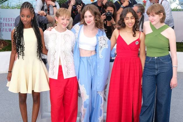 CELEBRITES : 78 eme Festival de Cannes photocalls 2025 - 24 05 2025 CANNES, FRANCE - MAY 24: Lucie Laruelle, JanaÃ¯na Halloy, Babette Verbeek, Samia Hilmi and Elsa Houben pose during the Jeunes Meres photocall at the 78th annual Cannes Film Festival at Palais des Festivals on May 24, 2025 in Cannes, France.  Copyright: xLUCAxCUTOLOx