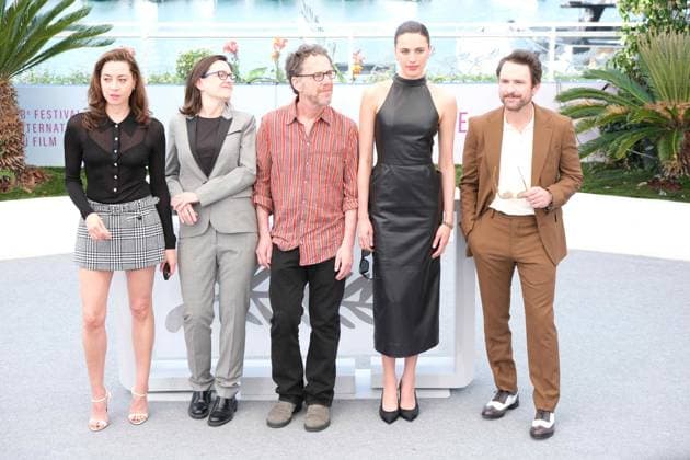 CELEBRITES : 78 eme Festival de Cannes photocalls 2025 - 24 05 2025 CANNES, FRANCE - MAY 24: Aubrey Plaza, Tricia Cooke, Ethan Coen, Margaret Qualley and Charlie Day pose during the Honey Don t! photocall at the 78th annual Cannes Film Festival at Palais des Festivals on May 24, 2025 in Cannes, France.  Copyright: xLUCAxCUTOLOx