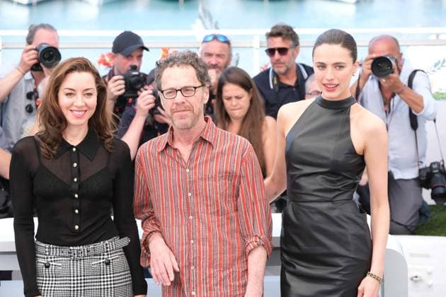 CELEBRITES : 78 eme Festival de Cannes photocalls 2025 - 24 05 2025 CANNES, FRANCE - MAY 24: Aubrey Plaza and Margaret Qualley pose during the Honey Don t! photocall at the 78th annual Cannes Film Festival at Palais des Festivals on May 24, 2025 in Cannes, France  Copyright: xLUCAxCUTOLOx