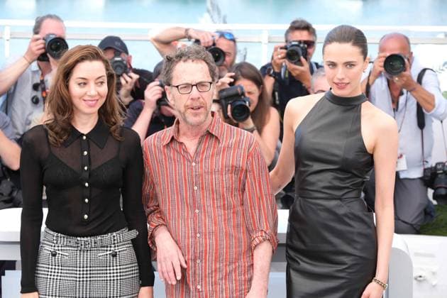 CELEBRITES : 78 eme Festival de Cannes photocalls 2025 - 24 05 2025 CANNES, FRANCE - MAY 24: Aubrey Plaza and Margaret Qualley pose during the Honey Don t! photocall at the 78th annual Cannes Film Festival at Palais des Festivals on May 24, 2025 in Cannes, France  Copyright: xLUCAxCUTOLOx