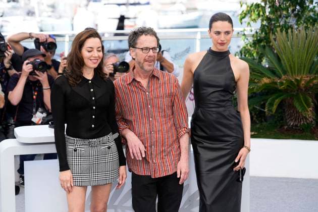 Honey Don t! Photocall - The 78th Annual Cannes Film Festival Aubrey Plaza, Ethan Coen and Margaret Qualley during the Honey Don t! photocall at the 78th annual Cannes Film Festival at Palais des Festivals on May 24, 2025 in Cannes, France. Cannes France  Copyright: xDanielexCifalÃ x originalFilename: cifala-notitle250524_npyPG.jpg