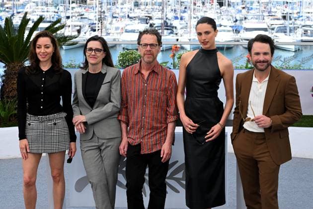 Cannes, France: Cannes, 78th Cannes Film Festival 2025, Photocall of the film Honey don t! In the photo: Tricia Cooke, Aubrey Plaza, Charlie Day, Margaret Qualley, Ethan Coen Cannes France  - ZUMAp169 20250524_zea_p169_398 Copyright: xTerenghi Ipax